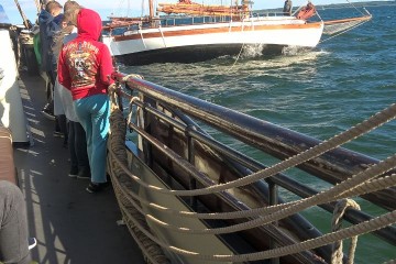 festgelaufene Segelyacht in der dänischen Südsee- Dank Hermans Rettungsboot-Erfahrung konnten wir die schnell wieder freischleppen